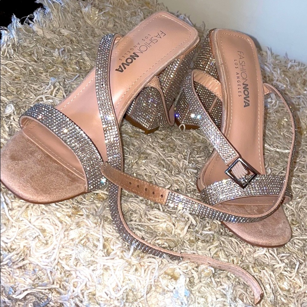 Dreamy nude heels